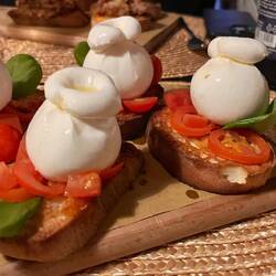 Bruschetta mit Burrata