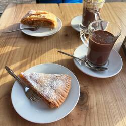Chocolats chauds, Strudel et tourte aux pommes