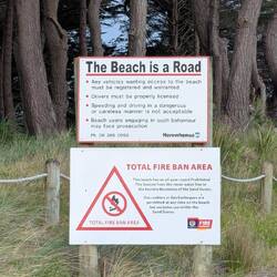 The Beach is a Road. Ok, das erklärt es vielleicht 😉