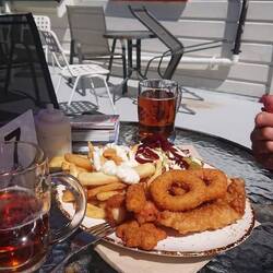 Fishplatter with Fries and two Pint Speights