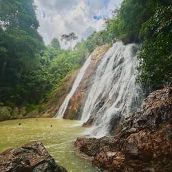 Na Mue Ang Wasserfall