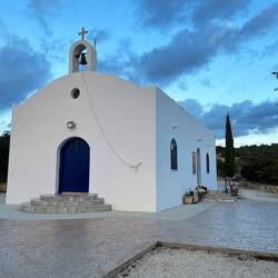 An der Kirche der heiligen Martrona findet sich alles,..