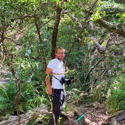 Einmal zu lange Fotos gemacht, schon ist man eingewachsen