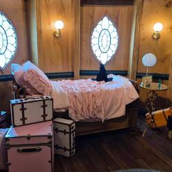 Glinda's bedroom