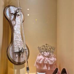 Glinda's wand and tiara