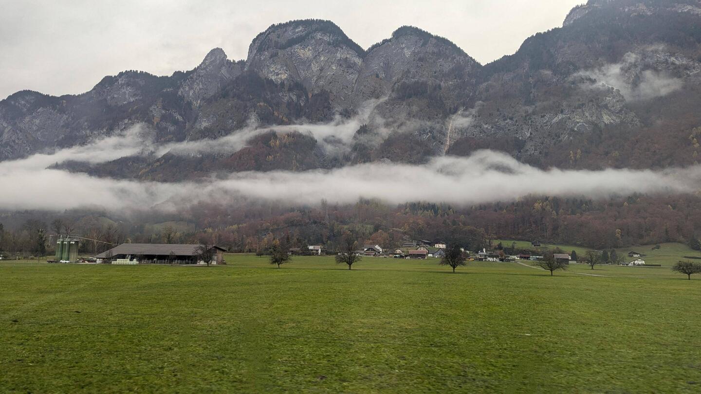Die Wolken hängen tief