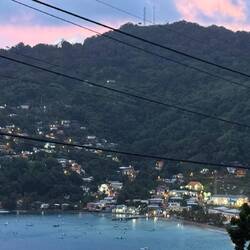 Charlotteville im Abendschein