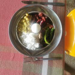 Mitrag:Reis, Rote Beete Curry, Kichererbsen, Kartoffeln, Ei