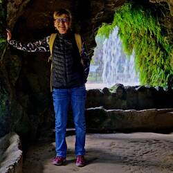 Hinter dem Wasserfall