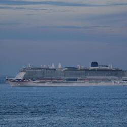 Abends laufen die Kreuzfahrer wieder aus