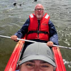 Kommt die rote Birne von der Sonne oder hat die Schwimmweste abgefärbt?