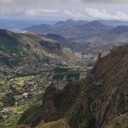 Blick zur Inselhauptstadt Ribeira Brava, 8.000 EW