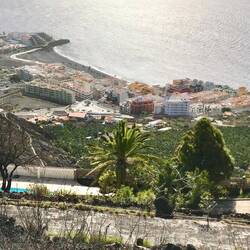 Blick runter zum Retortenort Puerto Naos Beach.