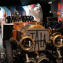 Voiture qui faisait partie du défi Paris - Pékin