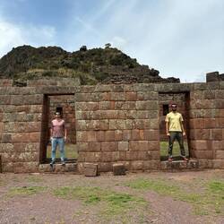 Con esas pintas no entras en nuestro templo inca