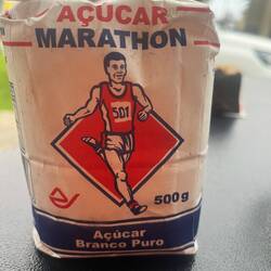 Namibisches Produkt. Eine Seite en espagnol, die andere englisch.