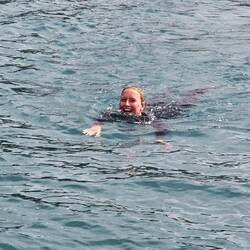 Freya gave her board to Matile & decided to just swim.