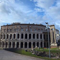 Palec pod budkę kto pomyślał że to Koloseum?