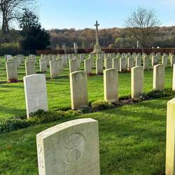 Many graves are unknown soldiers