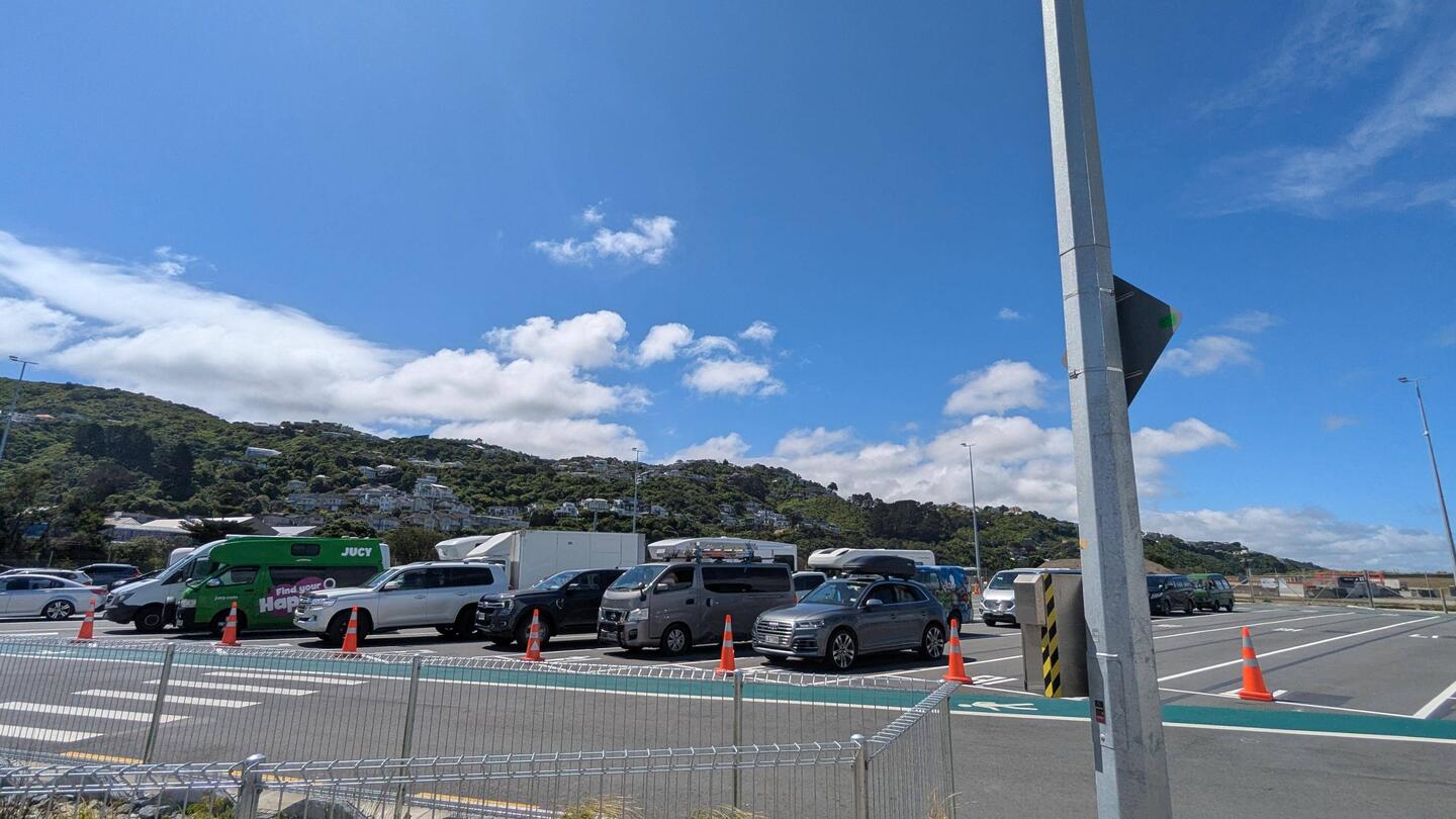 Gar nicht mal soo viele Fahrzeuge. Auf unserer Fähre ist 1 Decks für Güterwaggons vorgesehen