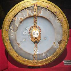 Trésor de la cathédrale, plat ayant reçu la tête de Jean Baptiste