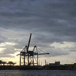 Phare qui veille sur le port