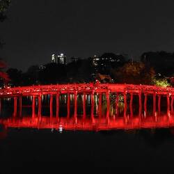 The Huc Bridge from the other side of the lake