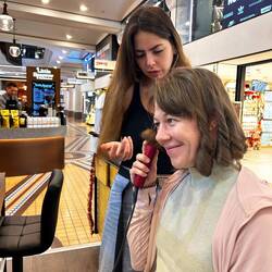 Anna probiert ein Styling aus ...