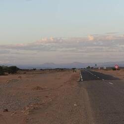 Eine ganz neue Straße nur für uns - zumindest kommt fast kein Auto vorbei