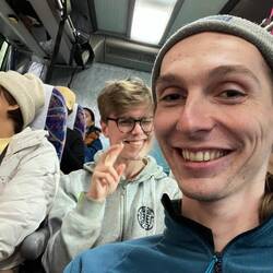 Buss full, fold out the middle seats!