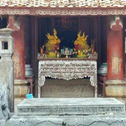 Altar wirh dragon bed in front of it