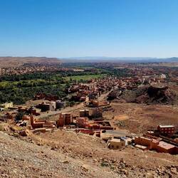 ... und dann die Oasenstadt Tinghir in der weiten Hochebene!