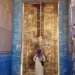 Was sich hinter diesem magischen Tor wohl verstecken mag?