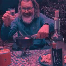 Meinen Geburi feiern wir mit einem Fertigfondue und Weisswein. Prost!🥂