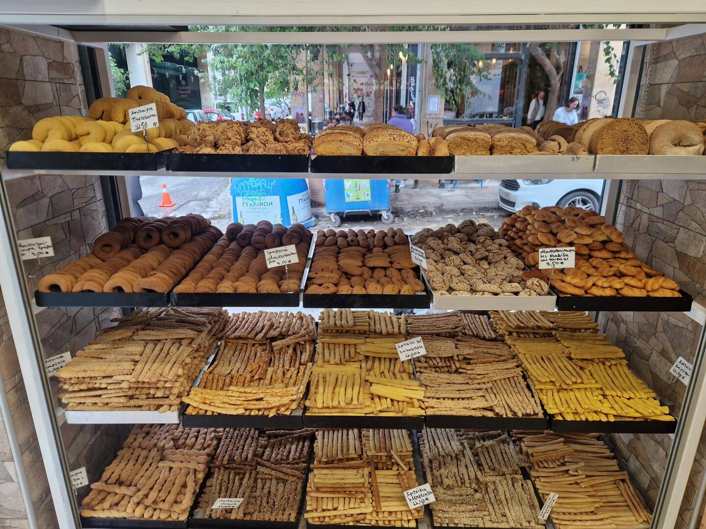 In Griechenland ist es die Ganzjahresbäckerei, nicht die Weihnachtsbäckerei