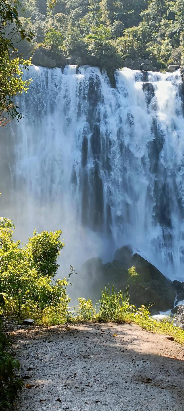 Les Marokopa Falls