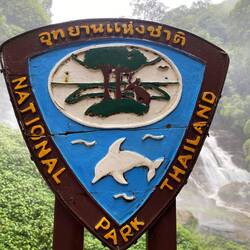 Wieso auch immer ein Delfin das Logo ist 😂