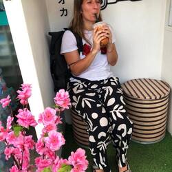 Sehr glücklich mit meinem Thai-Kokosmilch Bubbletea 🥰