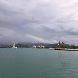 Le port de langkawi avec sa mini tour eiffel et son aigle géant