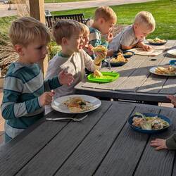 Kids get to eat outside