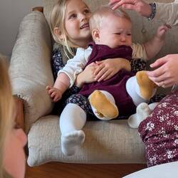 Look, I can hold my baby cuz