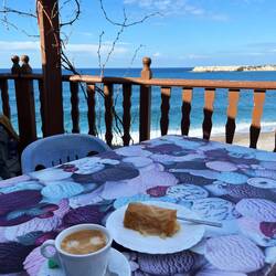 ..ich noch schnell in das Lara Café ein.