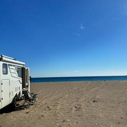 Langer Strand in Camyuva