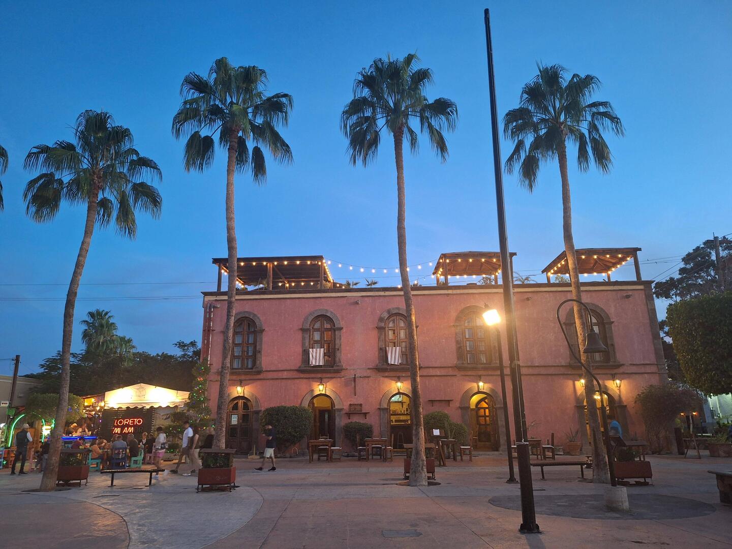 Die Plaza am Abend