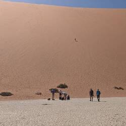 auf dem ehemaligen Flußbett geht es zurück