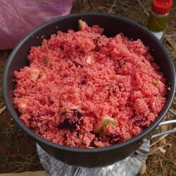 Essen ist fertig - wieder Couscous, aber diesmal rot