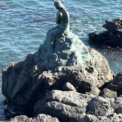 Bronze statue of Princess Hwangok.