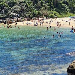 schöne Bucht zum Baden