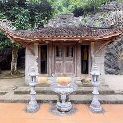 Bich Dong Pagoda; Thurong Pagoda (upper)