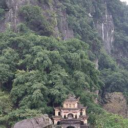 Bich Dong Pagoda; entrance